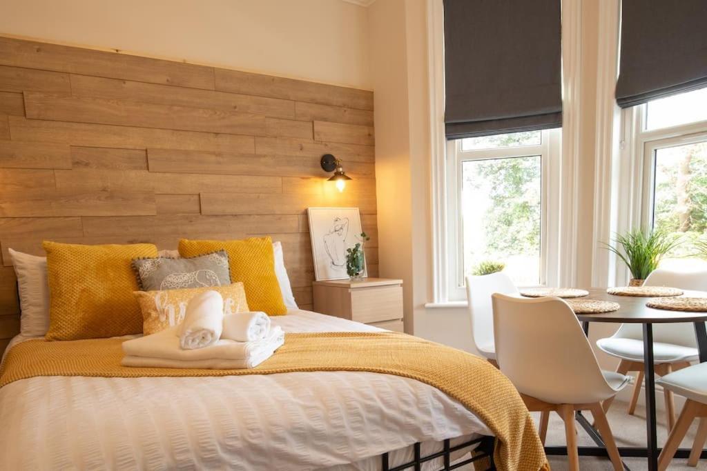 One Bed Apartment, Close To Train, City, Beach And Hospital Long Booking Welcome WTA WTA Eastbourne Exterior foto